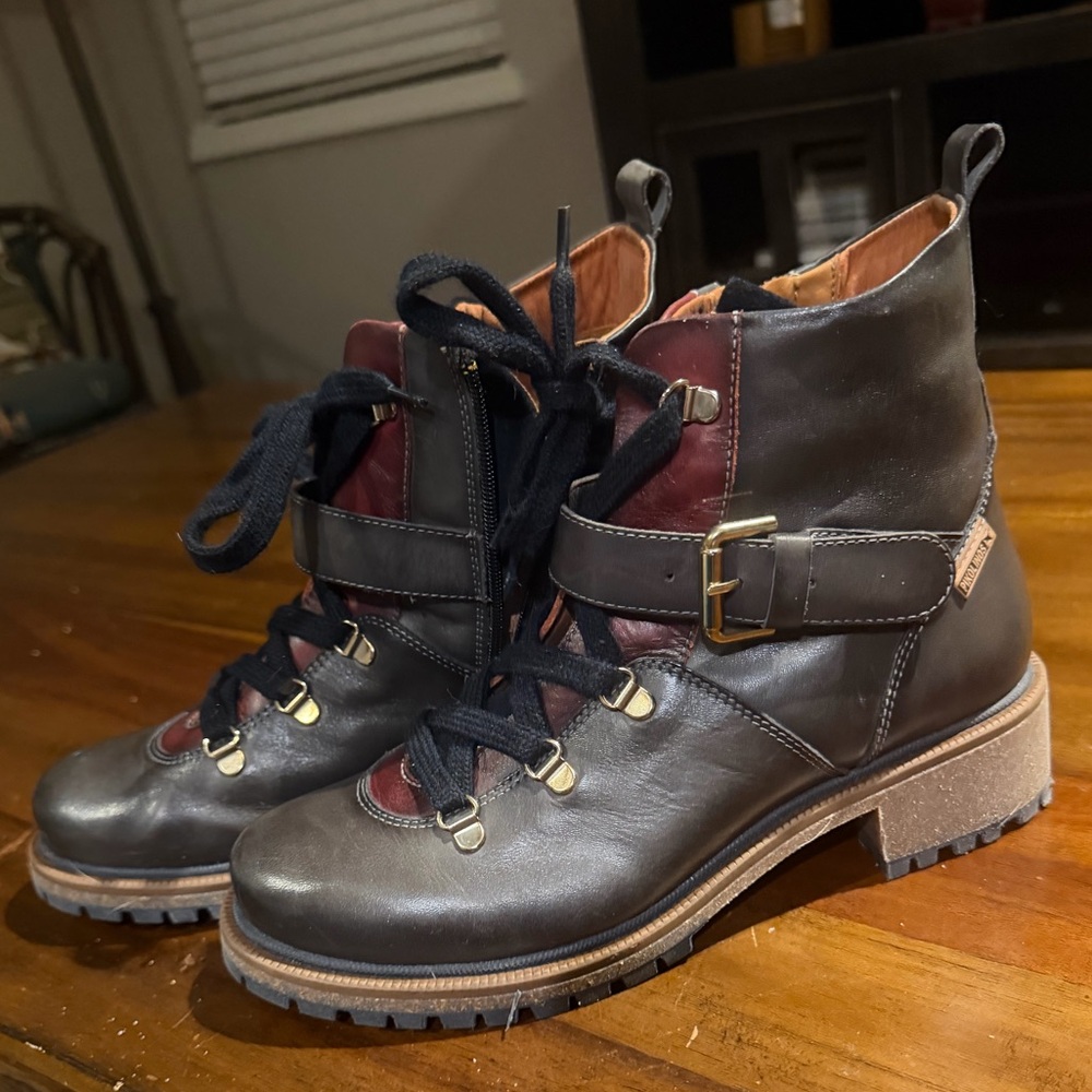 Pikolinos Black and Burgundy Leather Ankle Boots